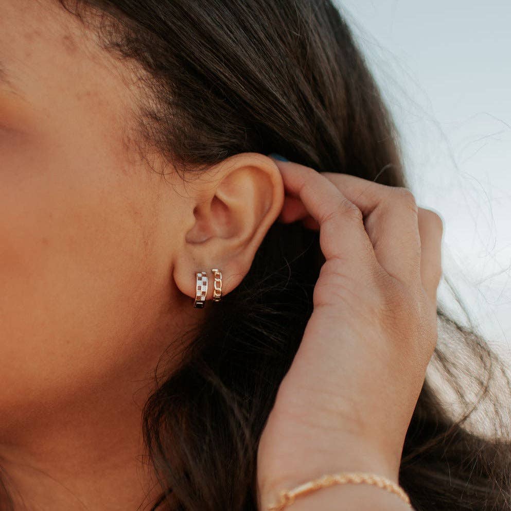 Brown & White Checkered Hoops.